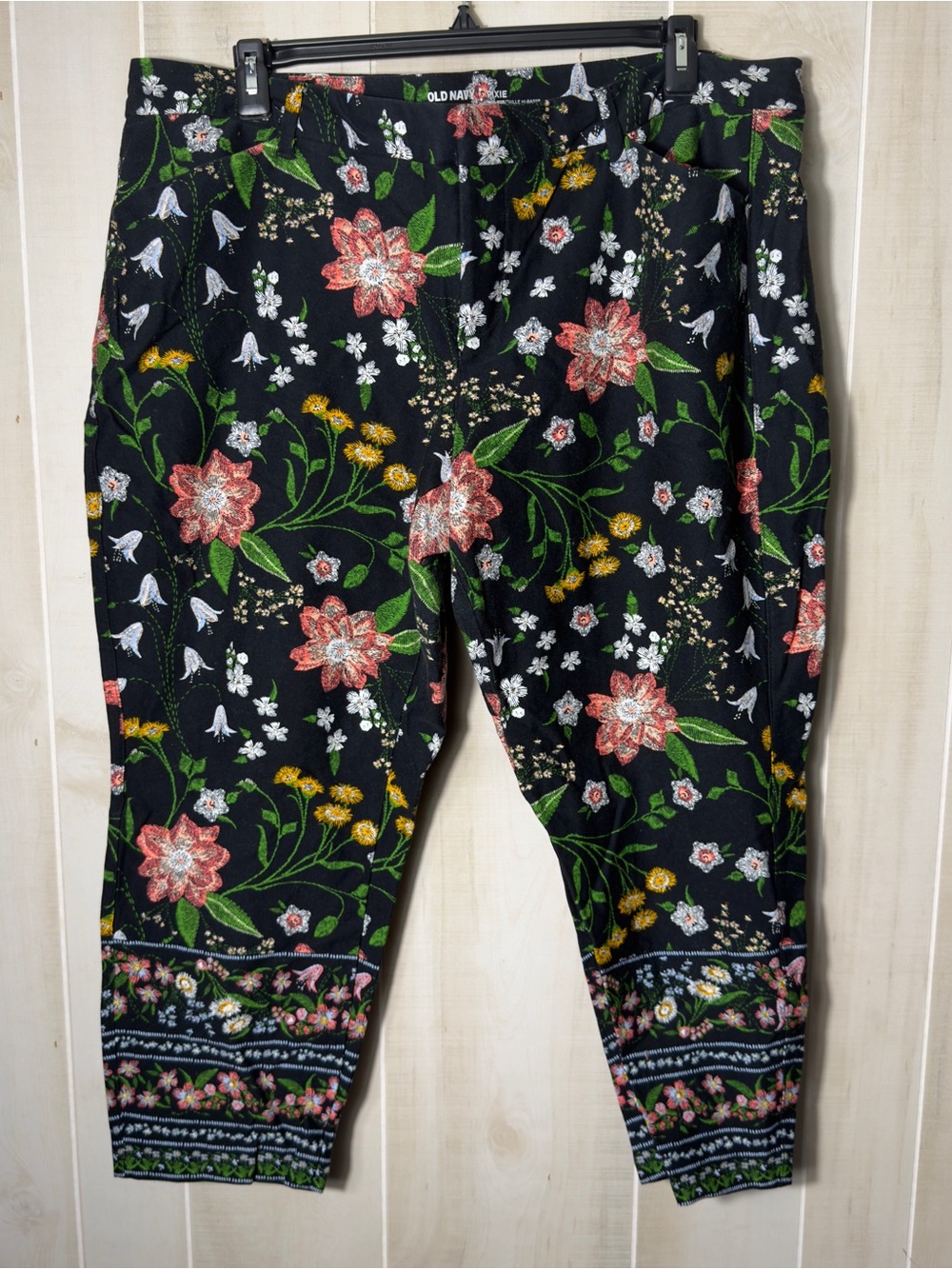 Old Navy Pixie Floral Ankle Pants Plus Size 22 Black Garden Print